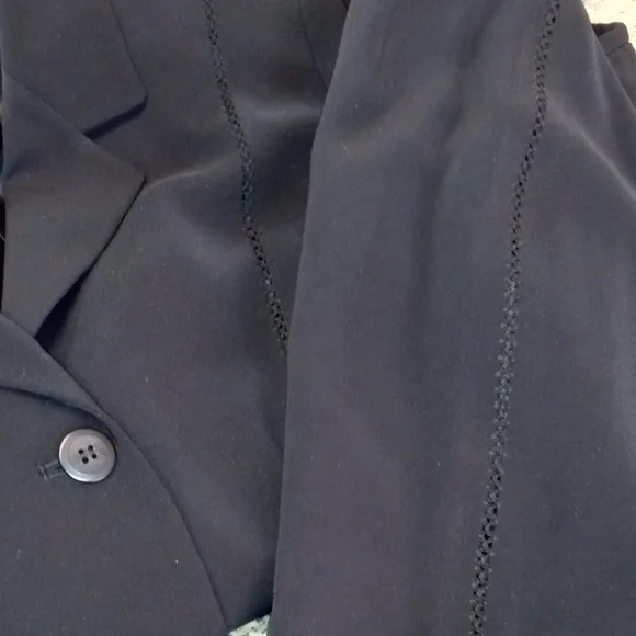 Kasper Black Blazer Suit Jacket & Skirt Set. Size 4P Black - No Fading - Picture 8 of 13